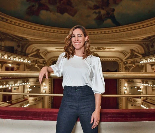 Tras el lanzamiento de su lbum "Natural", la artista argentina acaba de sacar la versin fsica del mismo y se prepara para presentar cinco noches muy especiales en el Teatro Coliseo de la Ciudad de Buenos Aires